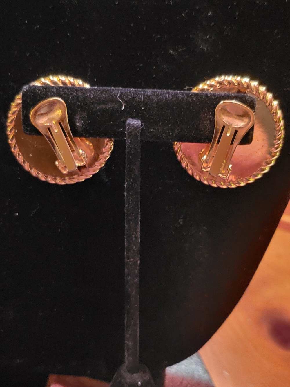 Gucci Gold-Tone Round Button Clip Earrings - Picture 2 of 3